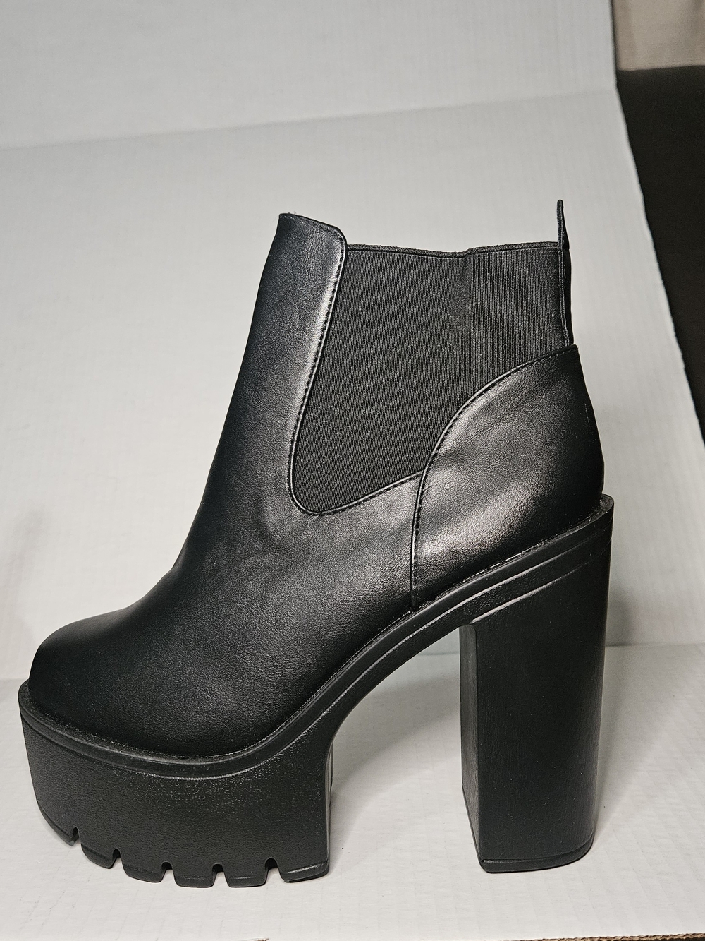 Women's Black Platform Chelsea Ankle Boots - Picture 1 of 7
